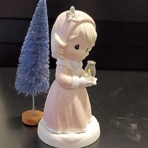 Precious Moments. "Burning Spirits Bright" Figurine